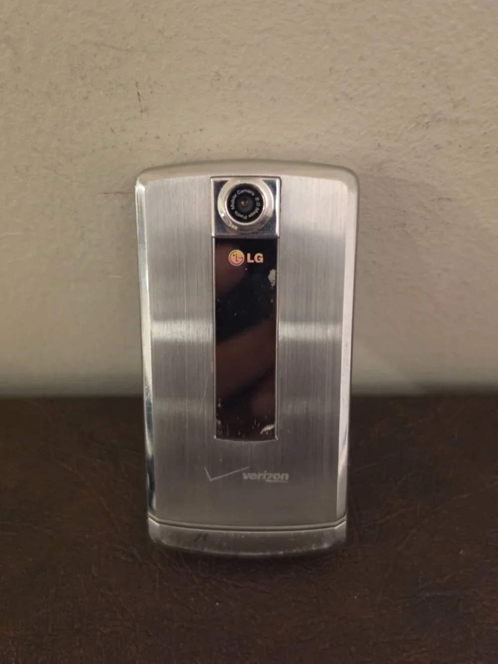 Vintage LG LX8700 S/LVE Flip cell phone with a Verizon logo from 2007.